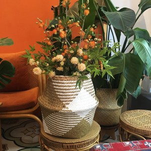 編まれた海草の腹バスケット